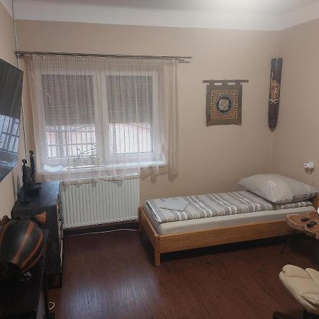 Feher Galamb Apartman Gyal Ngoại thất bức ảnh