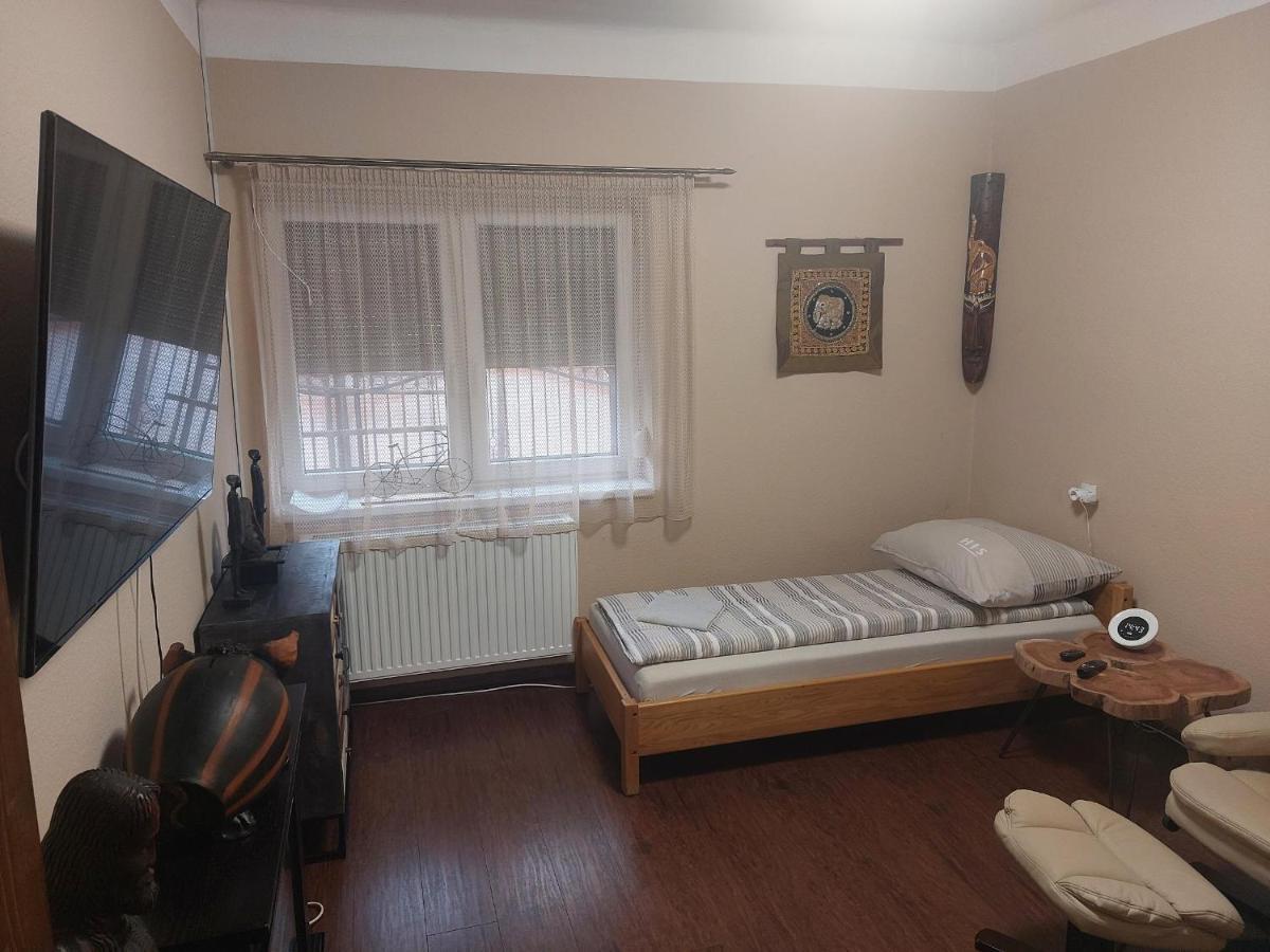 Feher Galamb Apartman Gyal Ngoại thất bức ảnh